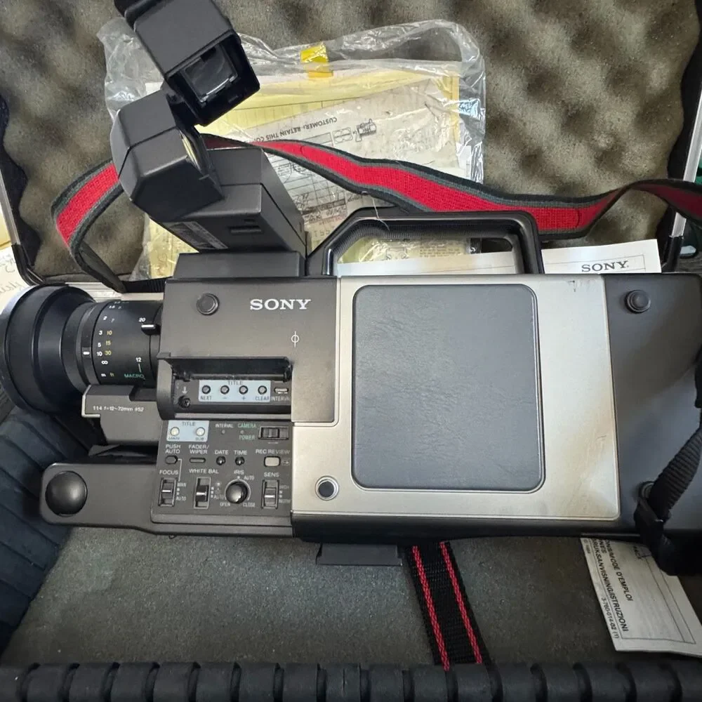 Vintage Sony CCD-V110 Video8 PRO Camcorder Kit For PartsRepair/Battery/Chargers